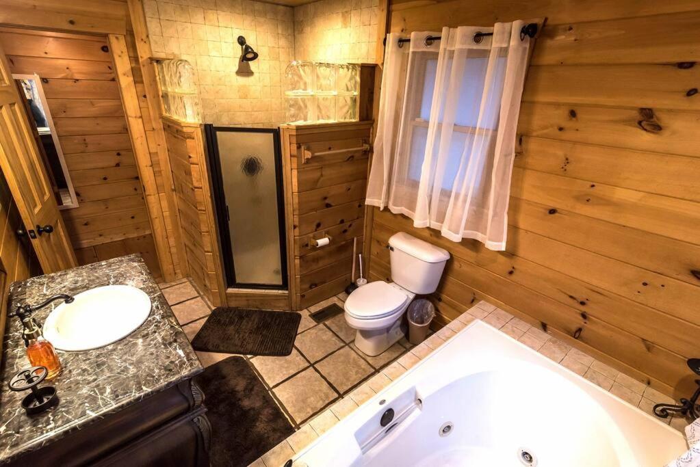 Private Creekside Cabin+Hot Tub,Pool Table, & Pets 엘리제이 외부 사진