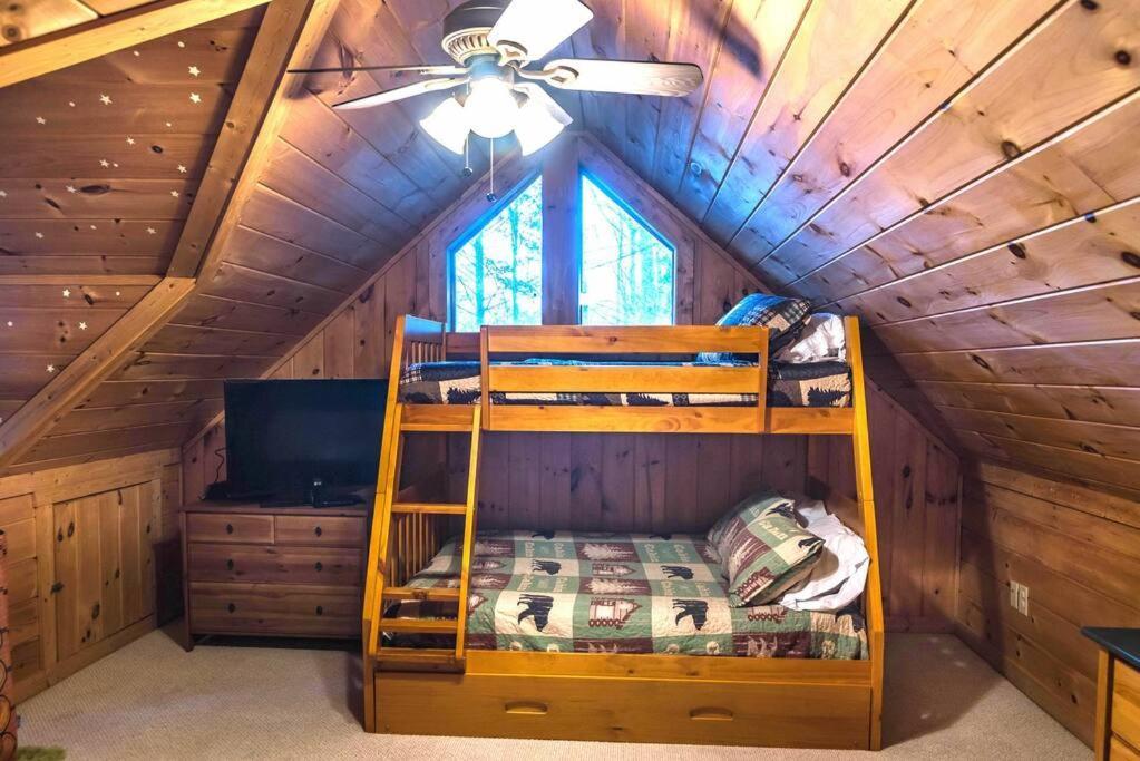 Private Creekside Cabin+Hot Tub,Pool Table, & Pets 엘리제이 외부 사진