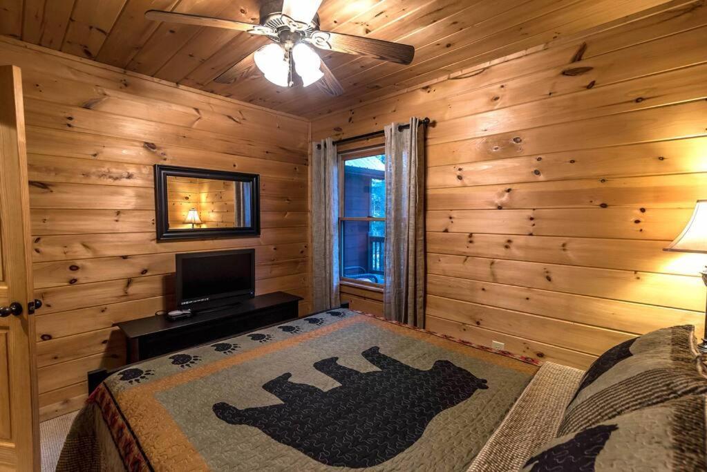 Private Creekside Cabin+Hot Tub,Pool Table, & Pets 엘리제이 외부 사진