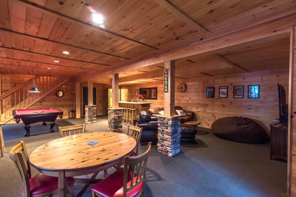 Private Creekside Cabin+Hot Tub,Pool Table, & Pets 엘리제이 외부 사진