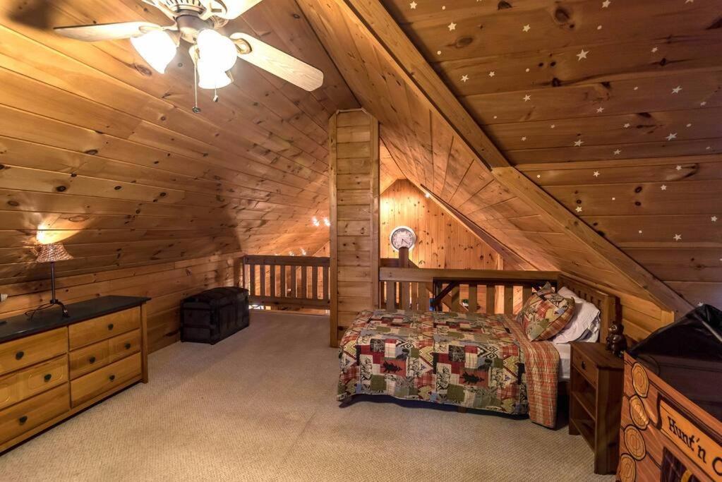 Private Creekside Cabin+Hot Tub,Pool Table, & Pets 엘리제이 외부 사진