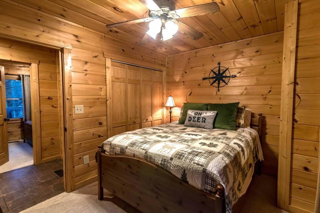Private Creekside Cabin+Hot Tub,Pool Table, & Pets 엘리제이 외부 사진
