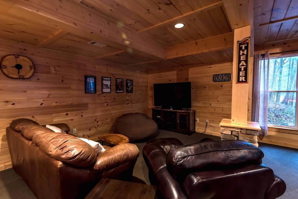 Private Creekside Cabin+Hot Tub,Pool Table, & Pets 엘리제이 외부 사진