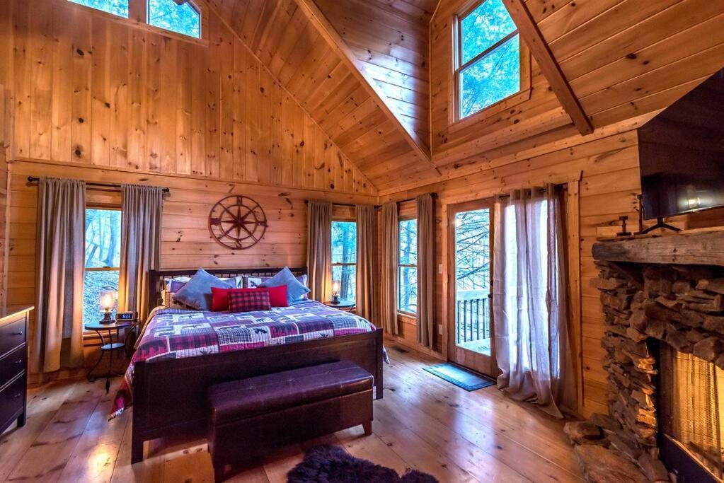 Private Creekside Cabin+Hot Tub,Pool Table, & Pets 엘리제이 외부 사진
