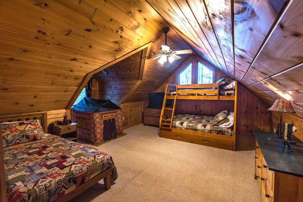 Private Creekside Cabin+Hot Tub,Pool Table, & Pets 엘리제이 외부 사진