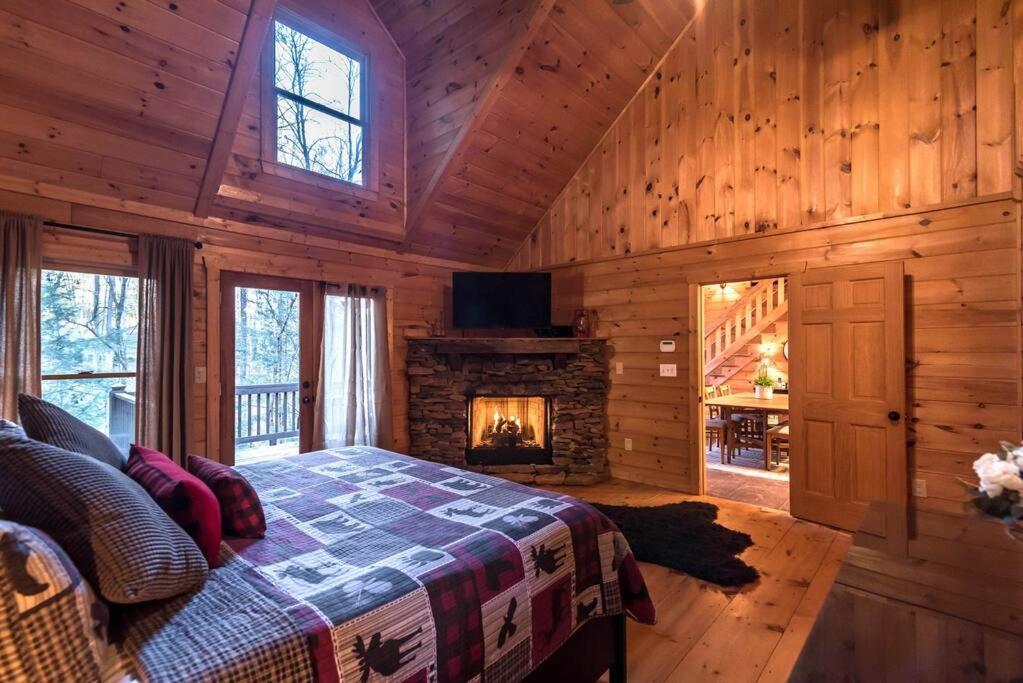 Private Creekside Cabin+Hot Tub,Pool Table, & Pets 엘리제이 외부 사진