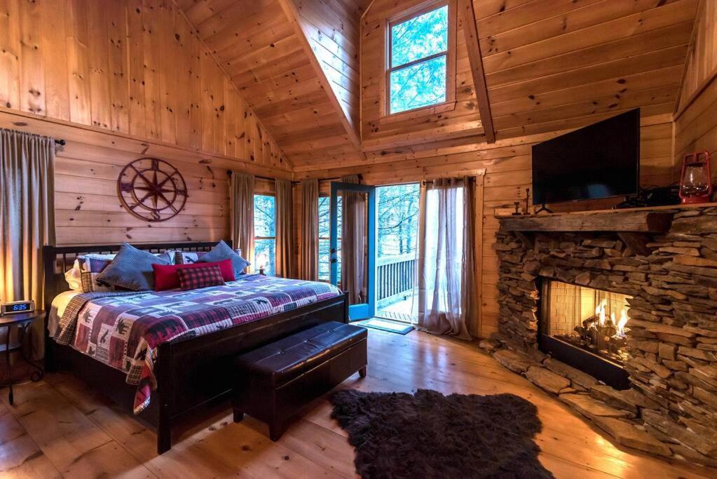 Private Creekside Cabin+Hot Tub,Pool Table, & Pets 엘리제이 외부 사진