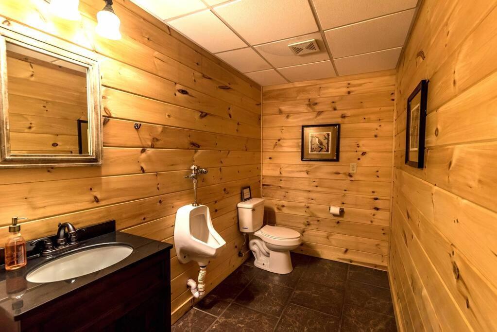 Private Creekside Cabin+Hot Tub,Pool Table, & Pets 엘리제이 외부 사진