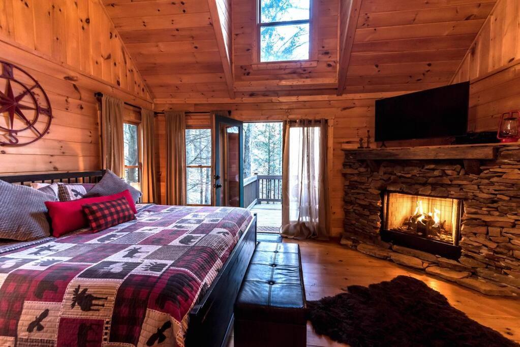 Private Creekside Cabin+Hot Tub,Pool Table, & Pets 엘리제이 외부 사진
