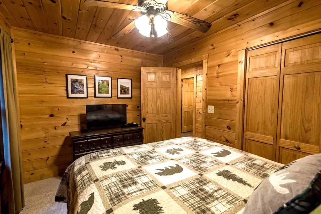 Private Creekside Cabin+Hot Tub,Pool Table, & Pets 엘리제이 외부 사진