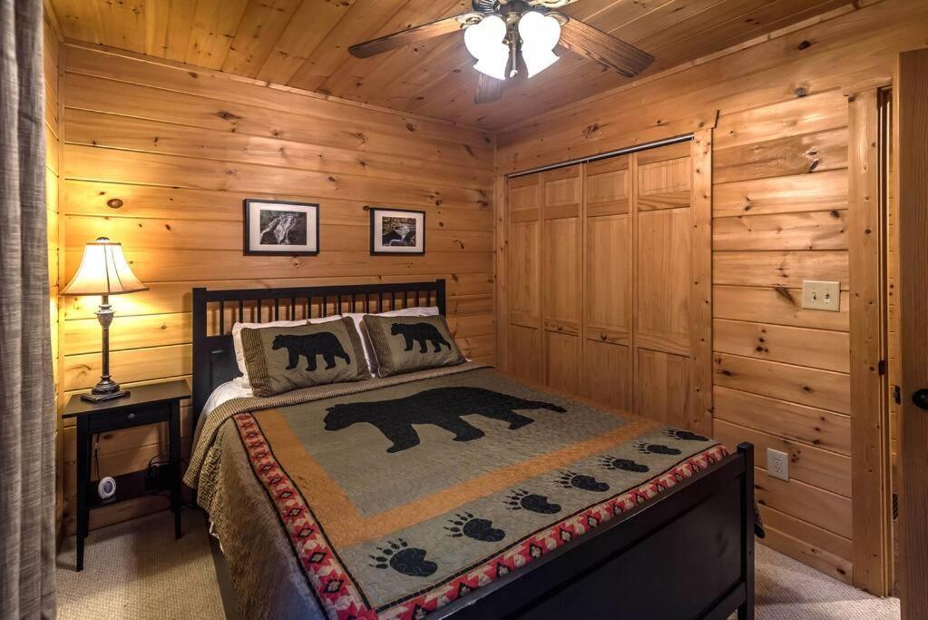 Private Creekside Cabin+Hot Tub,Pool Table, & Pets 엘리제이 외부 사진