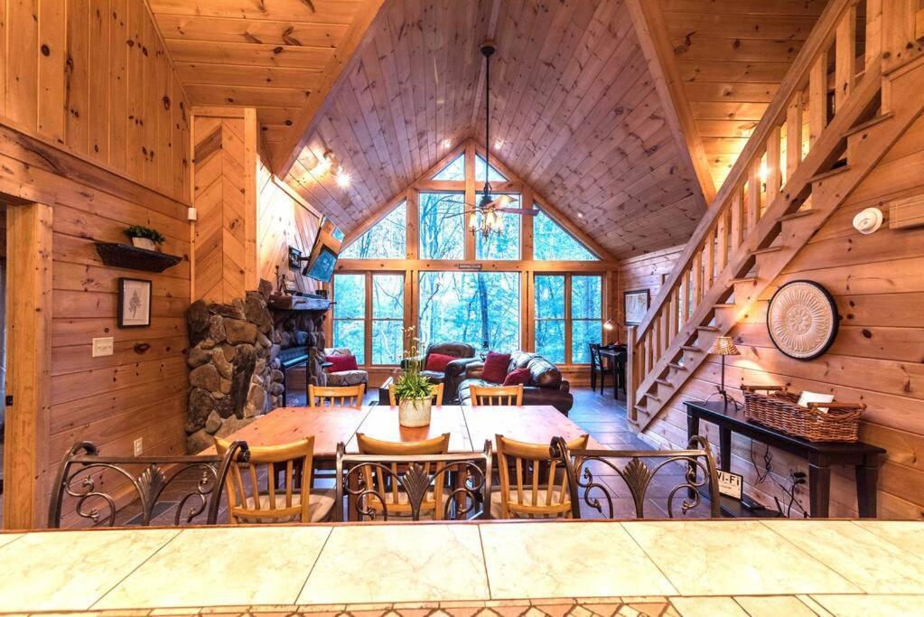 Private Creekside Cabin+Hot Tub,Pool Table, & Pets 엘리제이 외부 사진