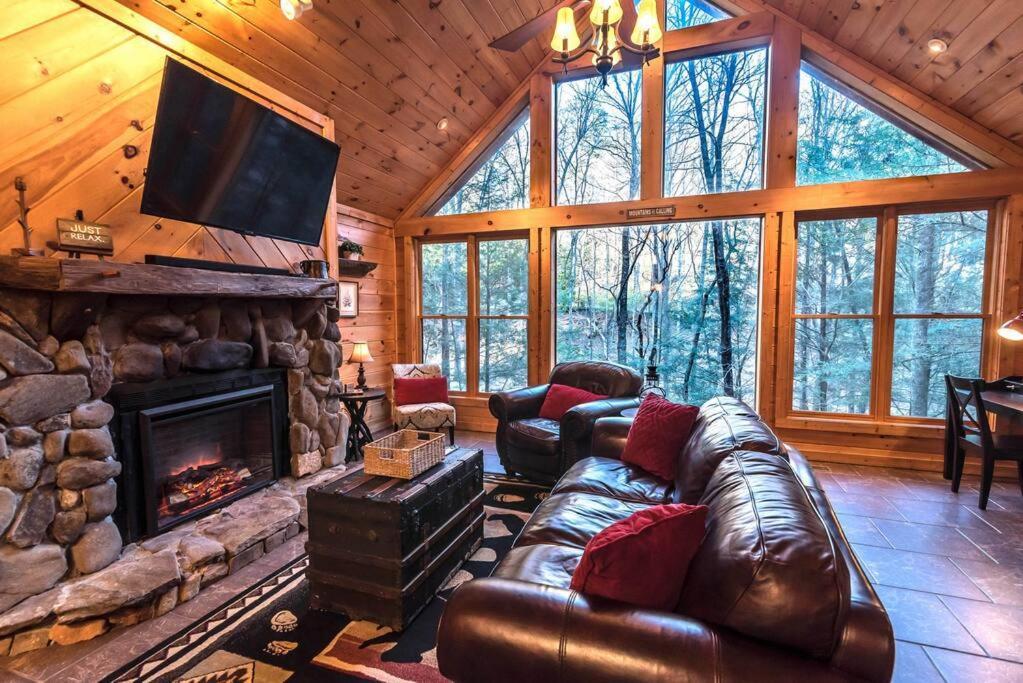 Private Creekside Cabin+Hot Tub,Pool Table, & Pets 엘리제이 외부 사진