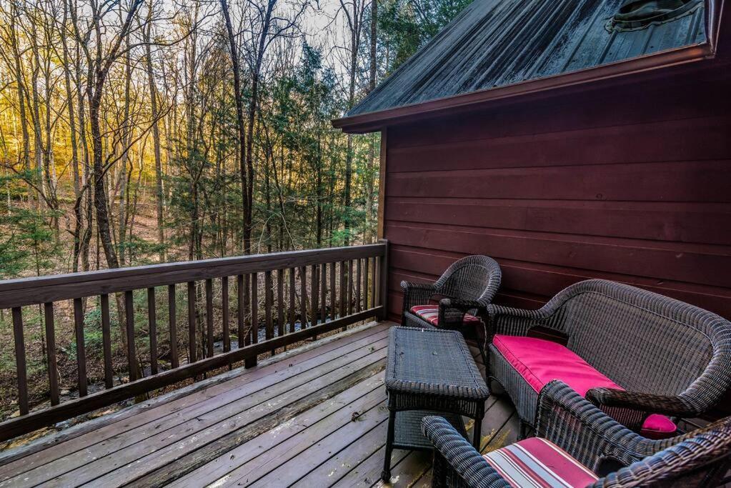 Private Creekside Cabin+Hot Tub,Pool Table, & Pets 엘리제이 외부 사진